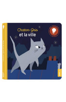 Chaton gris dans la ville