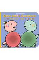 Deux petits dinosaures cherchent leur maman